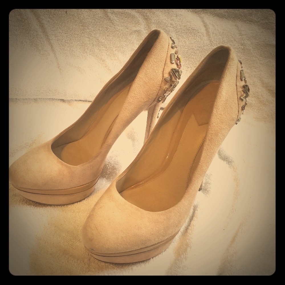 Brian Atwood camel pumps